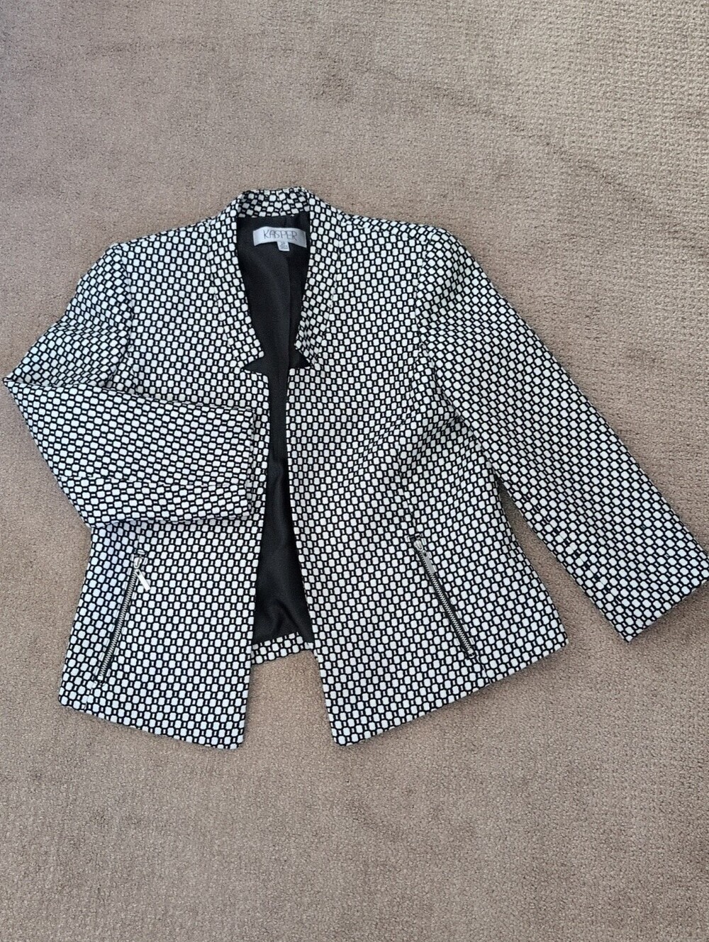 Kasper Petite White and Black Geometric Collarless Jacket/ Blazer With Zippers